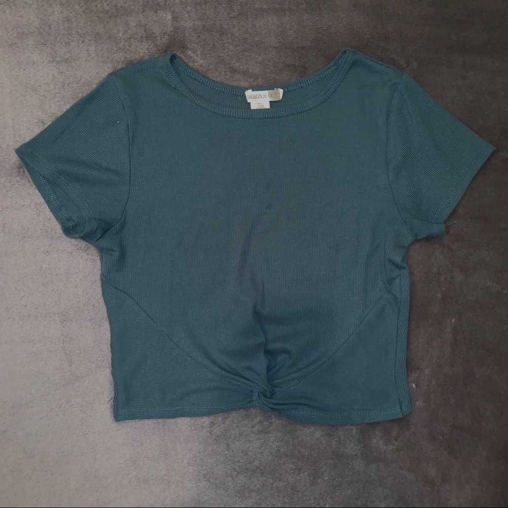 2 crop tops